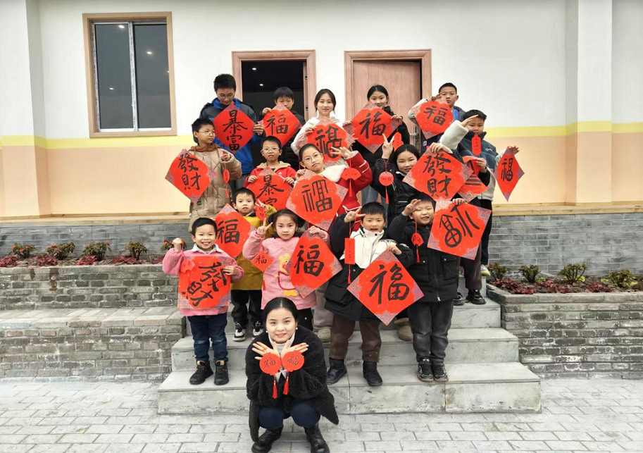 四川省自贡市富顺县骑龙镇：彩虹屋里“乐”开怀，传统文化“拾”起来