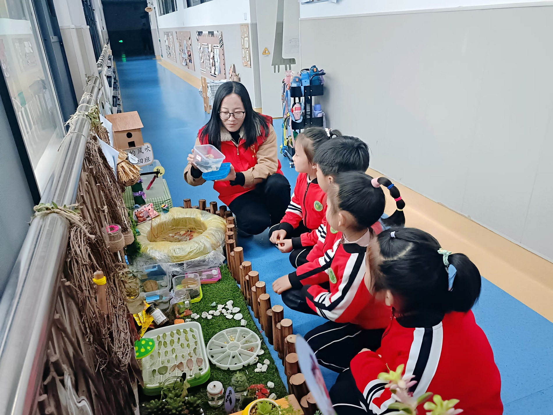 江苏省徐州经开区徐庄镇黄集村关工委开展“揭秘水生动物、科普生长习性”科普活动