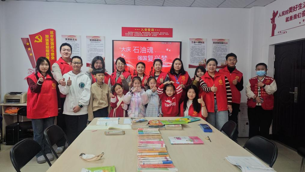 “大手拉小手，一起过寒假”——大庆市让胡路区旭园街道阳光嘉城二社区关工小组组织大学生志愿者开展寒假托管公益课活动