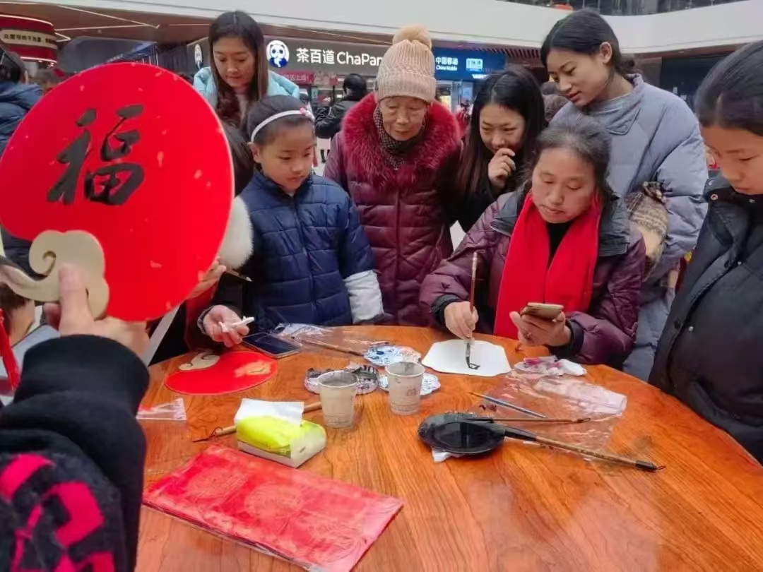 四川省凉山州甘洛县2025年“翰墨飘香、福满甘洛”送春联活动开始了