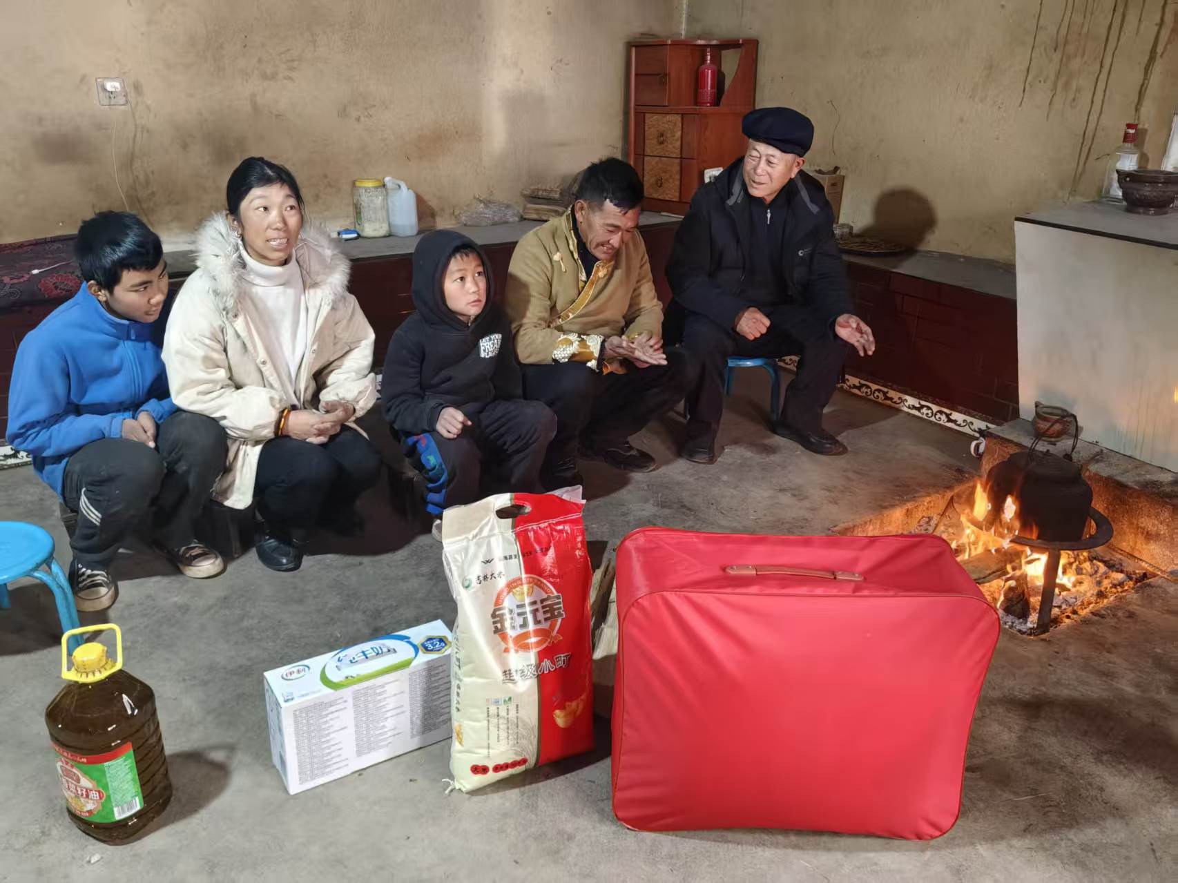 四川省凉山州盐源县关工委开展“老少牵手·温暖同心” 暖冬行动慰问活动