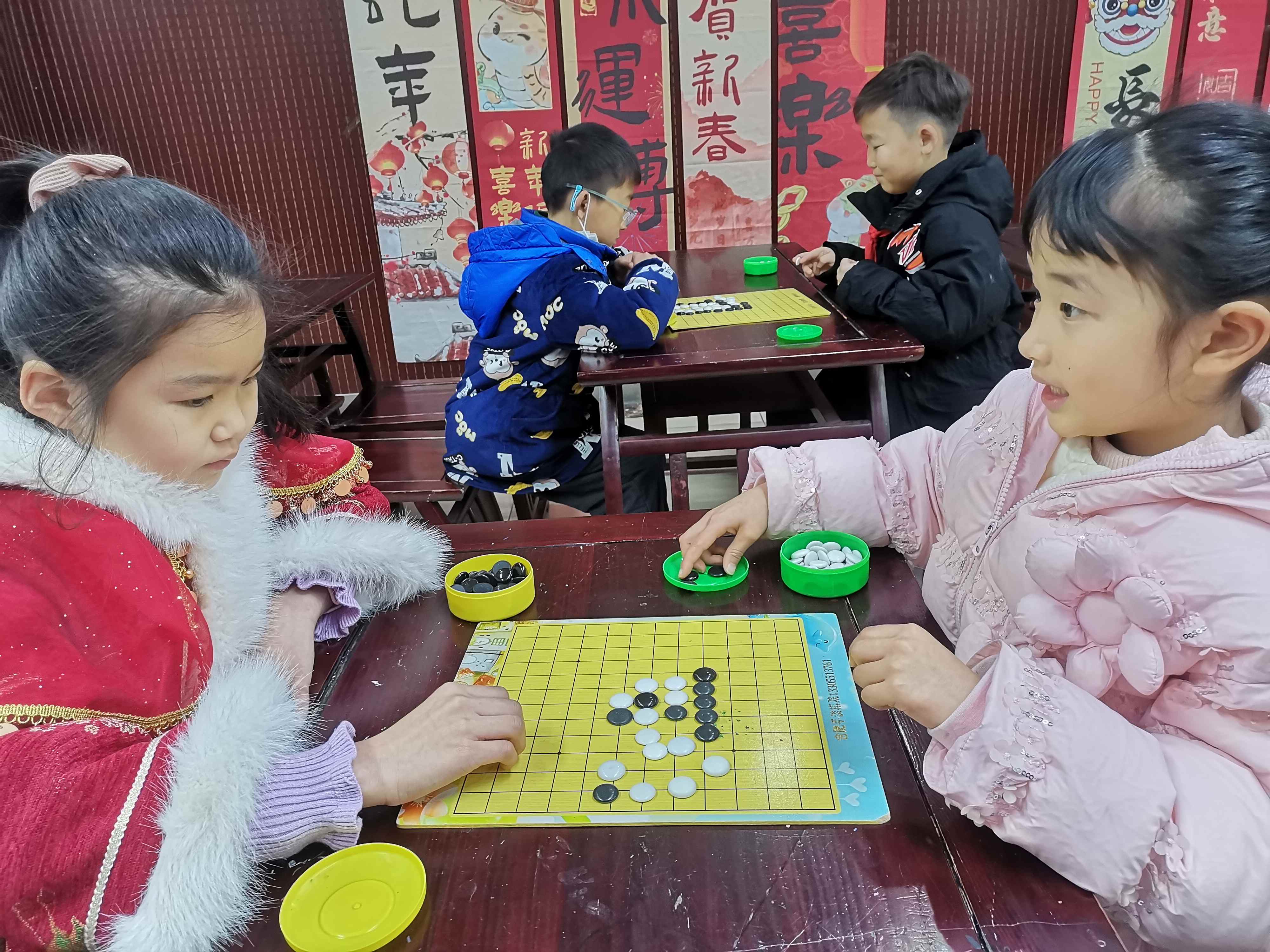 合肥市烟墩街道欣园社区关工委开展“黑白分明 廉洁在心中” 为主题的儿童围棋活动