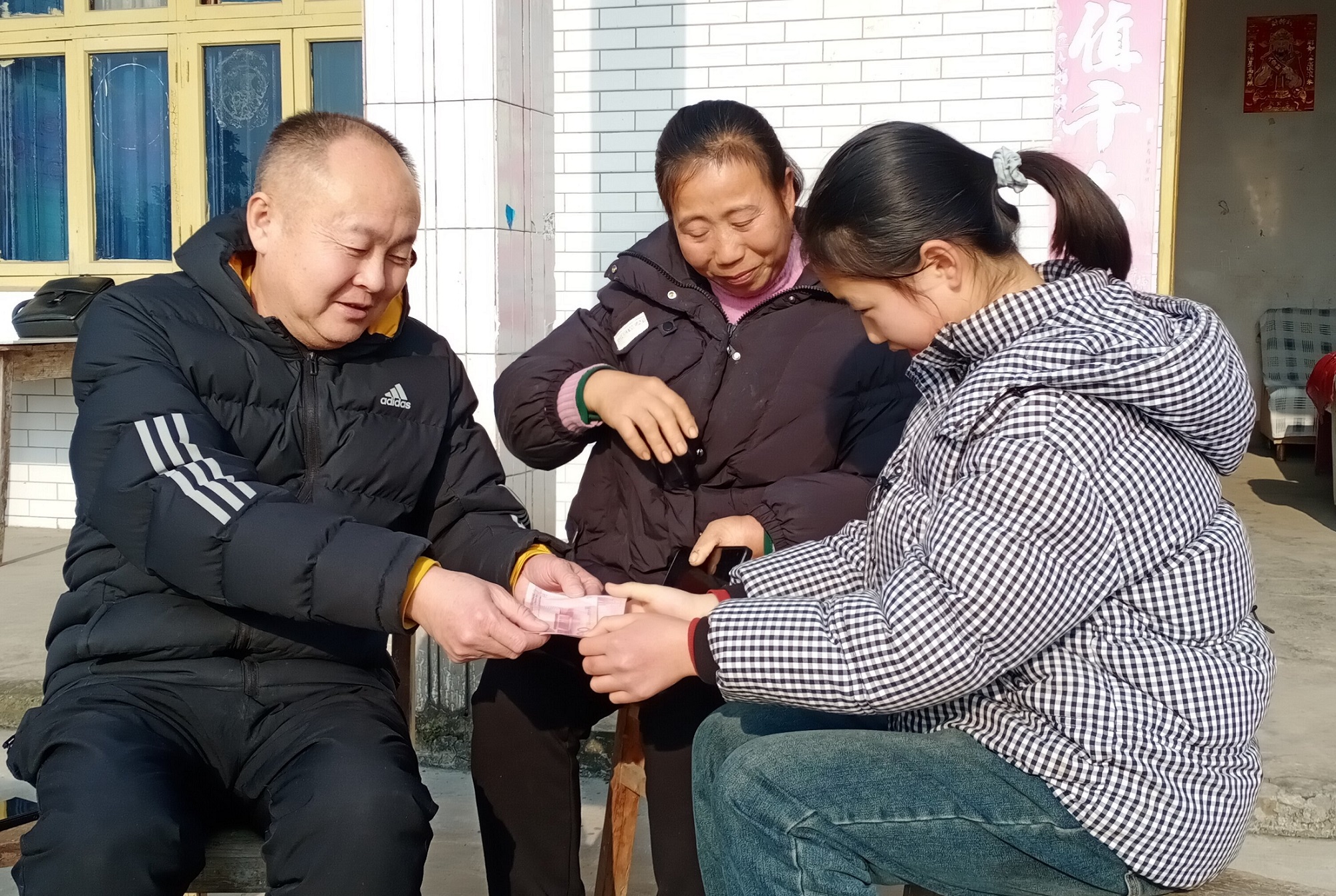 四川省乐山市峨眉山市公安局关工委上门看望慰问困境学生