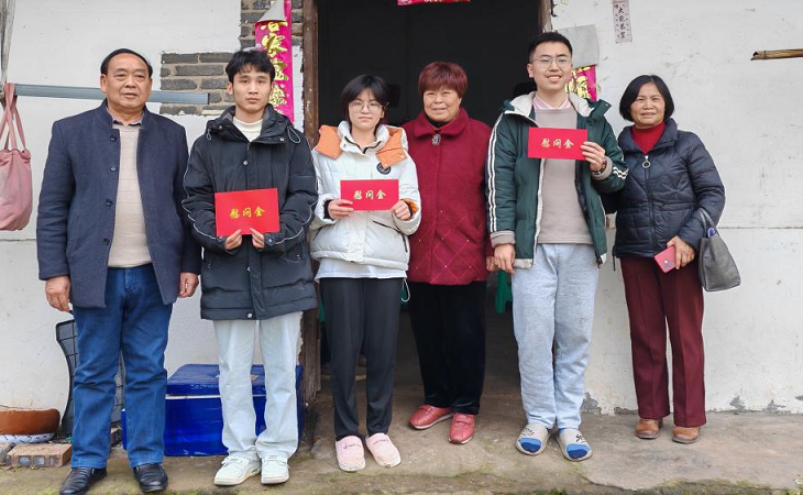 四川省自贡市富顺县人大常委会机关关工委开展“春节送温暖”走访慰问活动