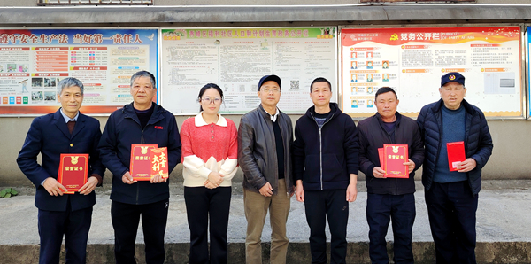 中国铁路南宁局集团公司桂林工务段关工委开展春节慰问“五老”骨干活动