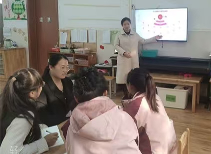 江苏省徐州市铜山区汉王镇刘庄幼儿园关工委开展教师读书分享活动