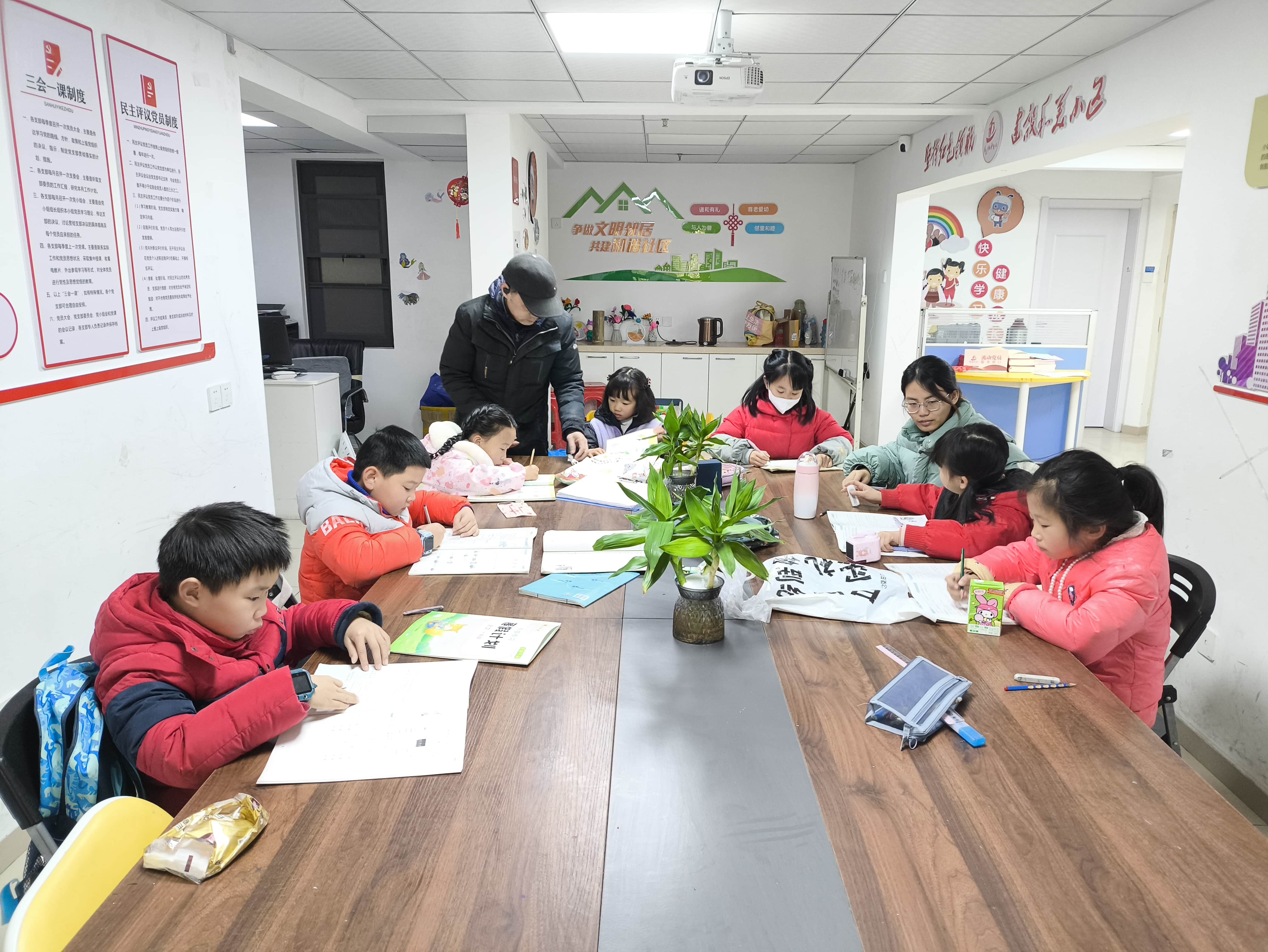 安徽省合肥市烟墩街道杭川社区关工委组织开展“童”友好，共成长”活动