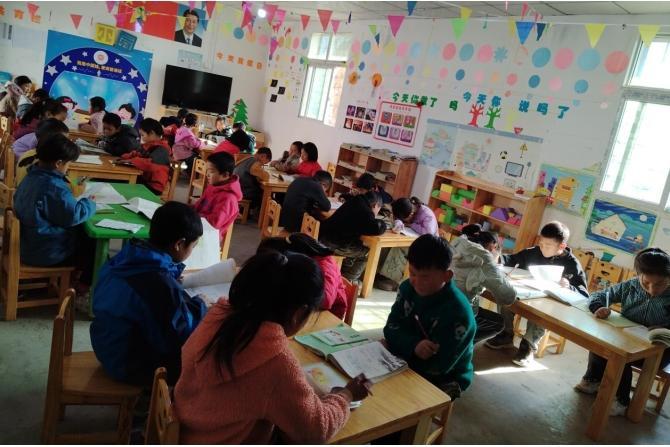 四川省凉山州布拖县关工委开展寒假公益活动