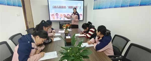 江苏省徐州市铜山区泉润路幼儿园关工委开展教师读书分享活动