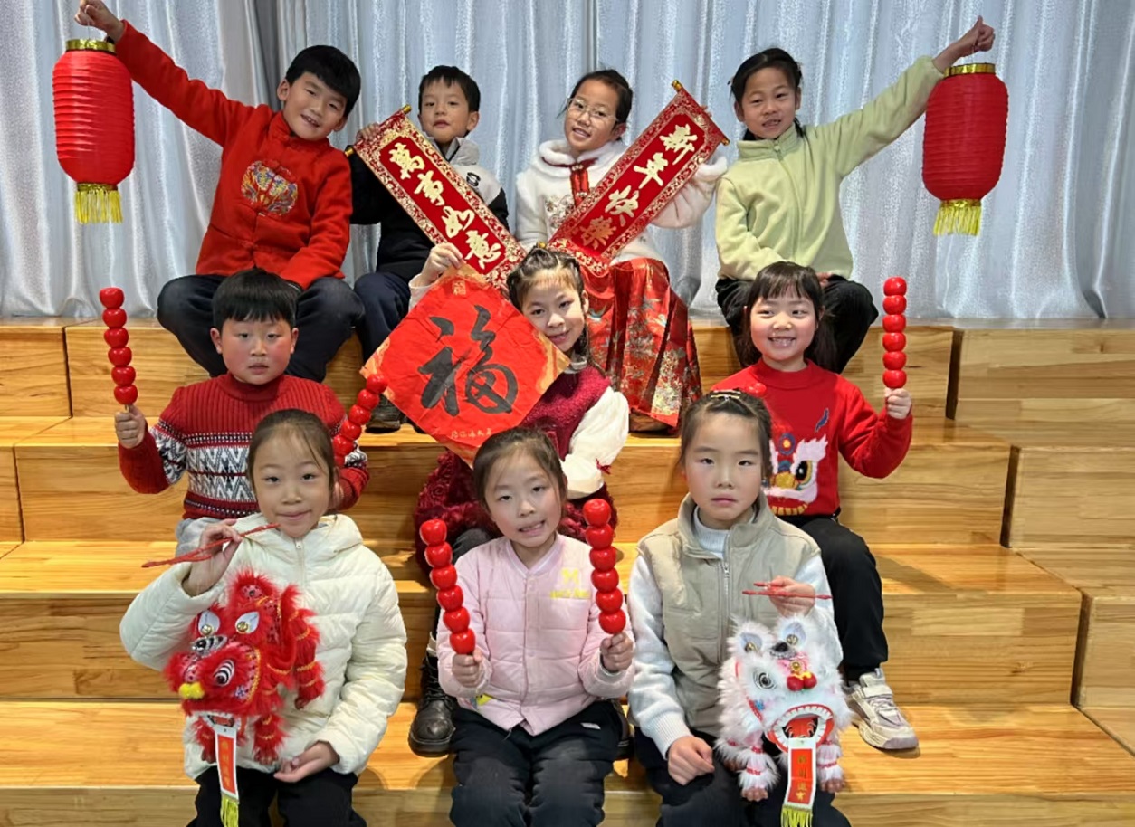 江苏省徐州经开区徐庄镇周庄村关工委开展“迎新春送祝福”活动