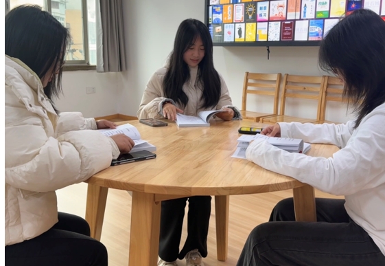 江西省抚州市崇仁县关工委组织开展返乡大学生读书分享会活动