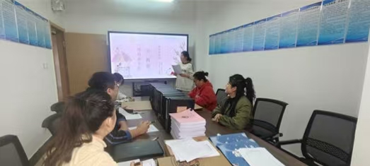 书扉初合,月华满身——江苏省徐州市铜山区泉润路幼儿园关工委开展教师读书分享活动