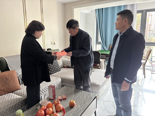 四川省凉山州宁南县教育局关工委开展春节前走访慰问活动