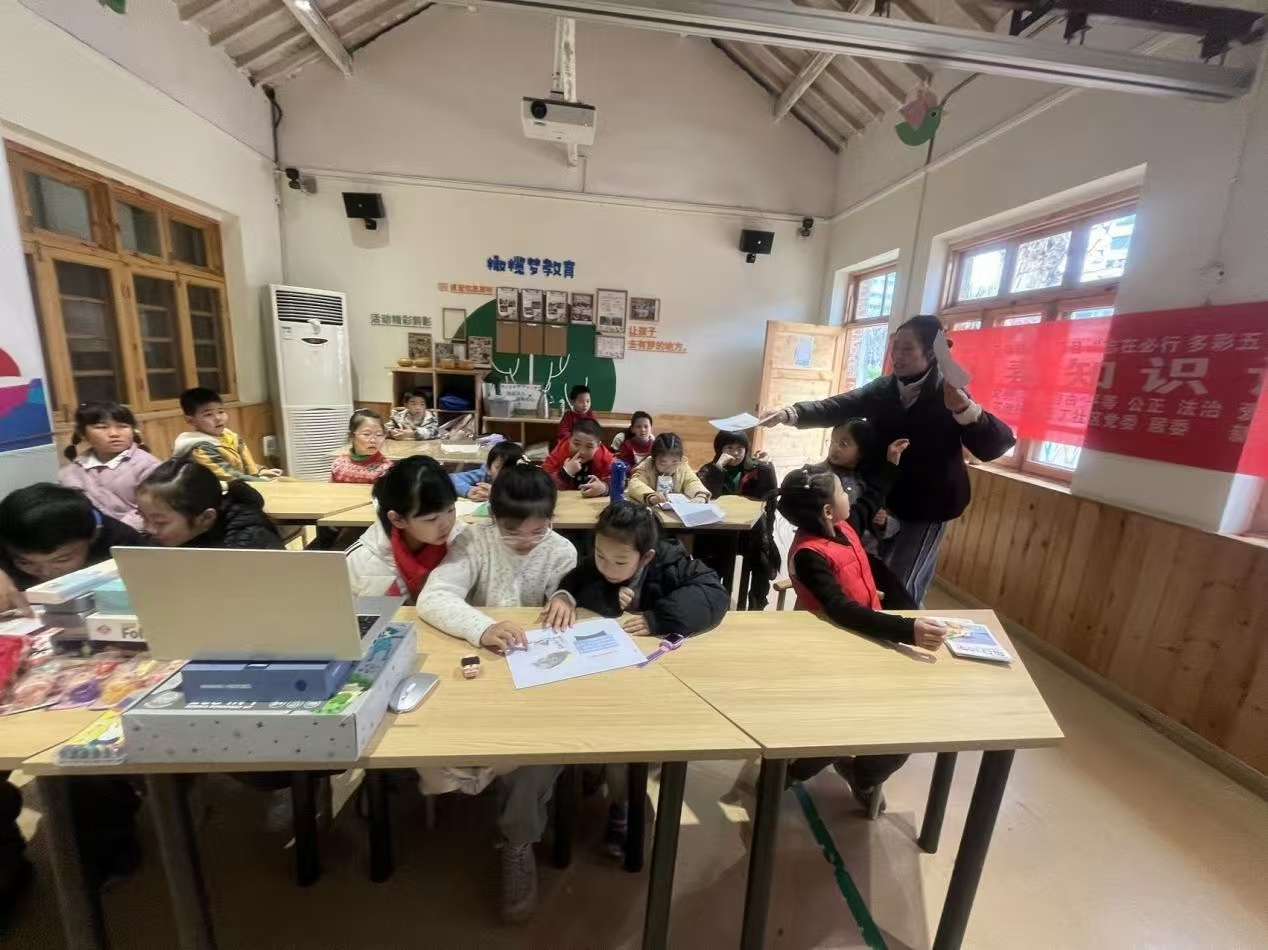 四川省成都市金牛区五丁社区关工委举办青少年防毒知识讲座