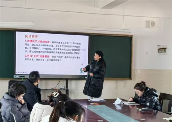 江苏省徐州市铜山区汉王镇刘庄小学关工委组织教师开展读书分享活动