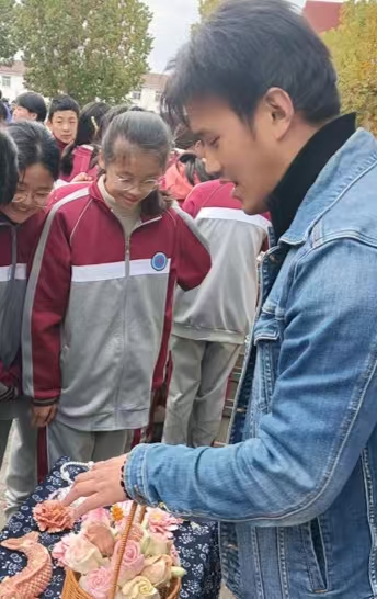 江苏省徐州市铜山区汉王镇中心中学关工委举行非遗文化进校园展示活动