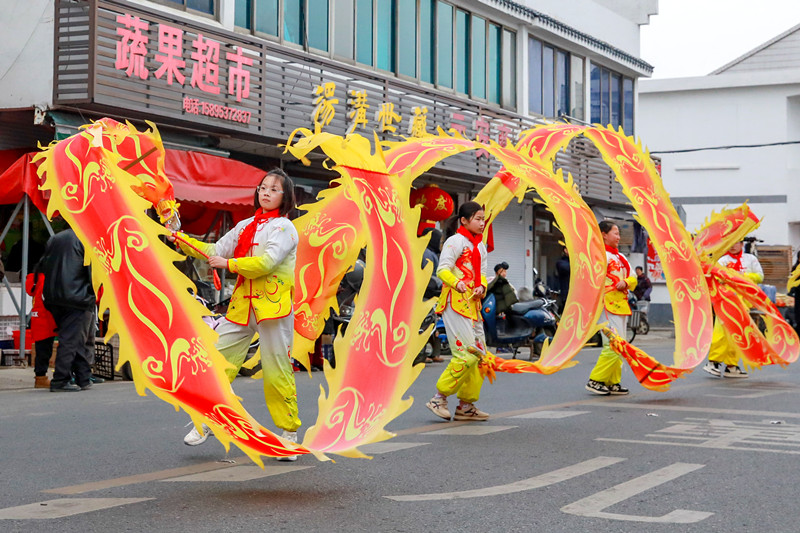 彩龙飞舞闹元宵 非洲鼓奏响新乐章