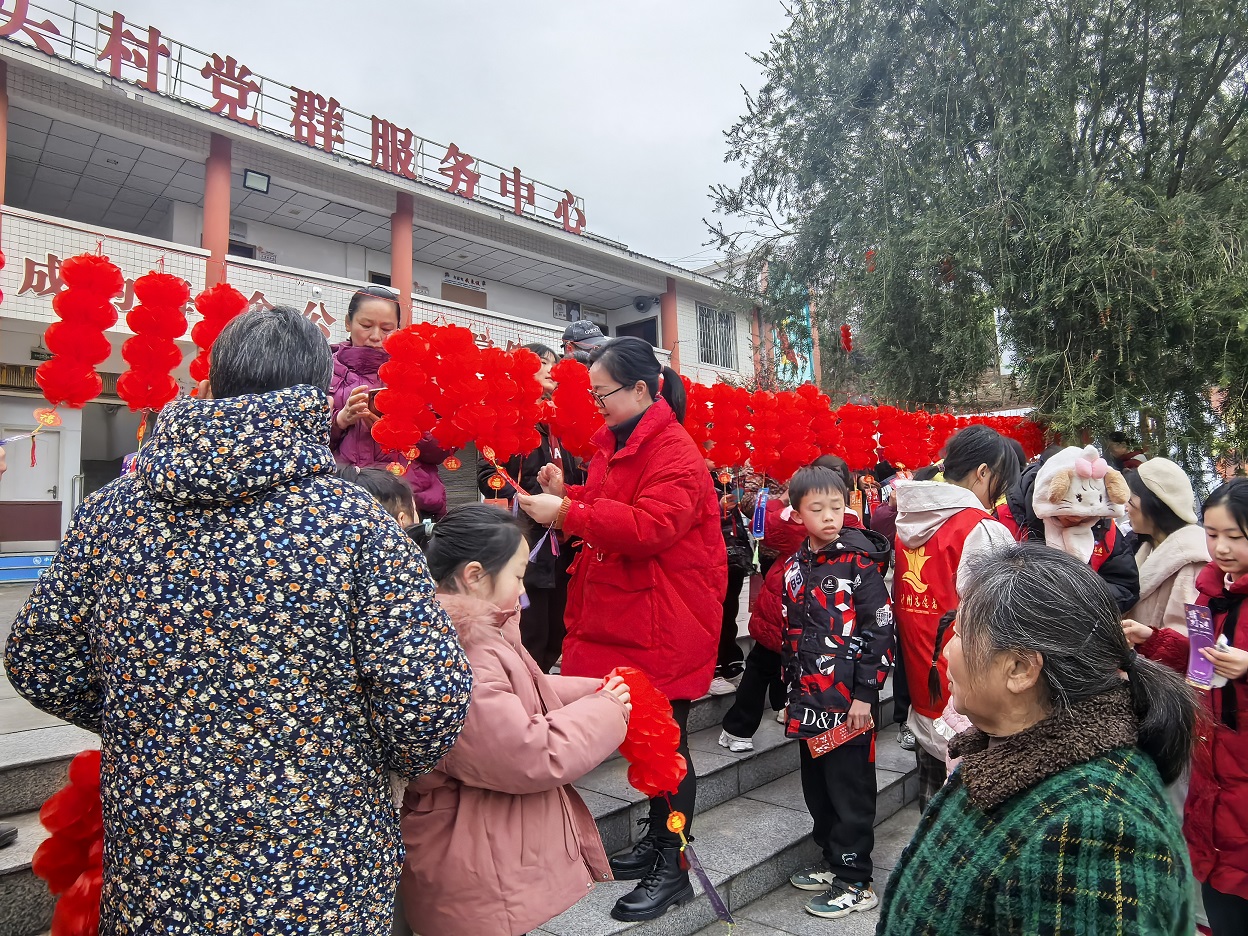 四川省泸州市龙马潭区双加镇大冲头村关工委组织开展“庆元宵猜灯谜”文化活动