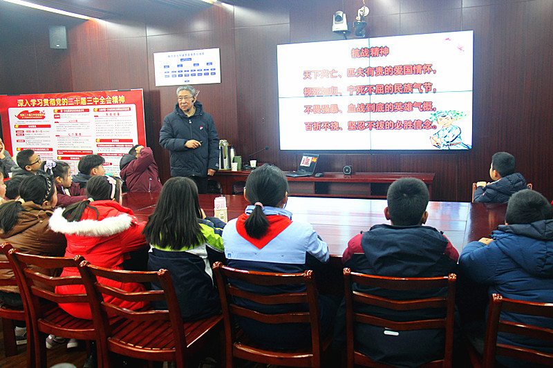 江苏省南京市玄武区玄武湖街道关工委联合组织“五老”“大思政课”进社区宣讲抗日小英雄故事