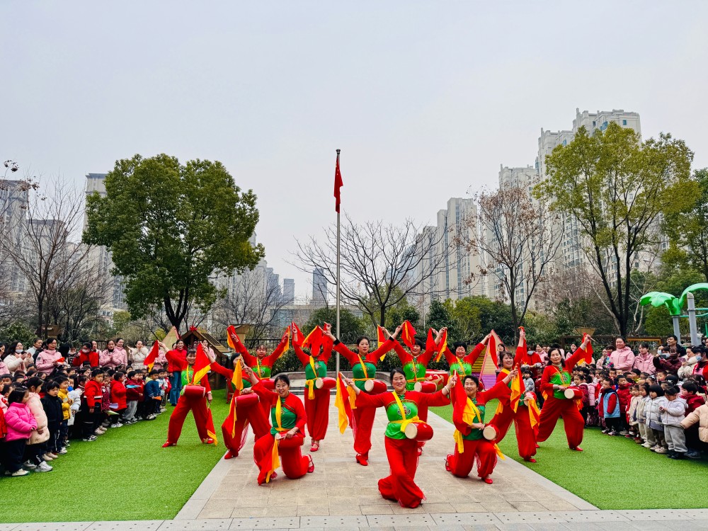 安徽省合肥市包河区烟墩街道欣园社区关工委组织开展“童园盈芳绘春景  敲锣打鼓开学啦”幼儿园开学典礼活动