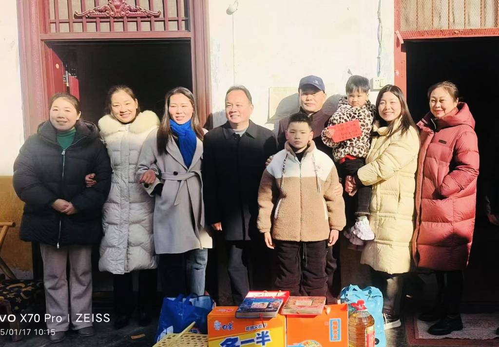 河南省南阳市桐柏县关工委组织开展青少年儿童关爱活动