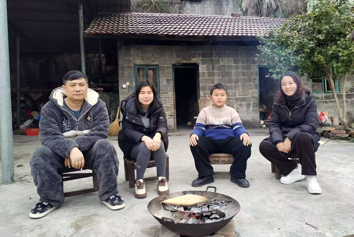 湖南湘西州吉首市谷韵民族小学关工委：师心连童心，开学暖访情