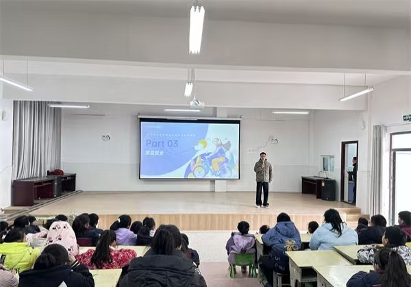 紧绷“安全弦”，筑牢“安全关”——江苏省徐州市铜山区汉王镇虎腰小学关工委上好开学安全教育第一课