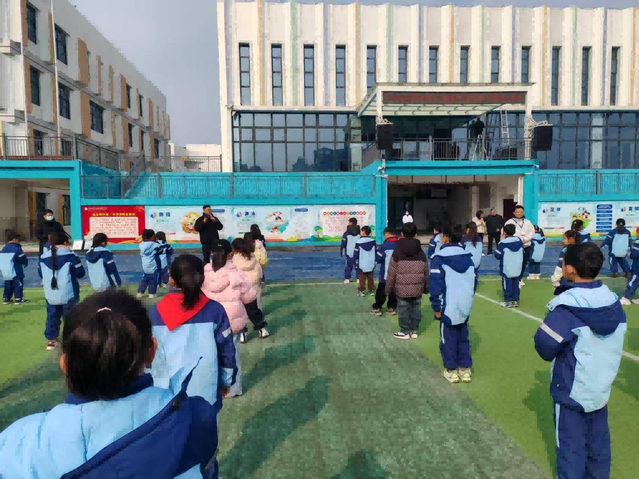 江西省新余市仙女湖区第二小学关工委开展春季开学消防应急疏散无脚本演练