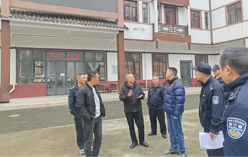贵州省贵阳市乌当区新堡布依族乡关工委联合多部门开展校园周边安全检查