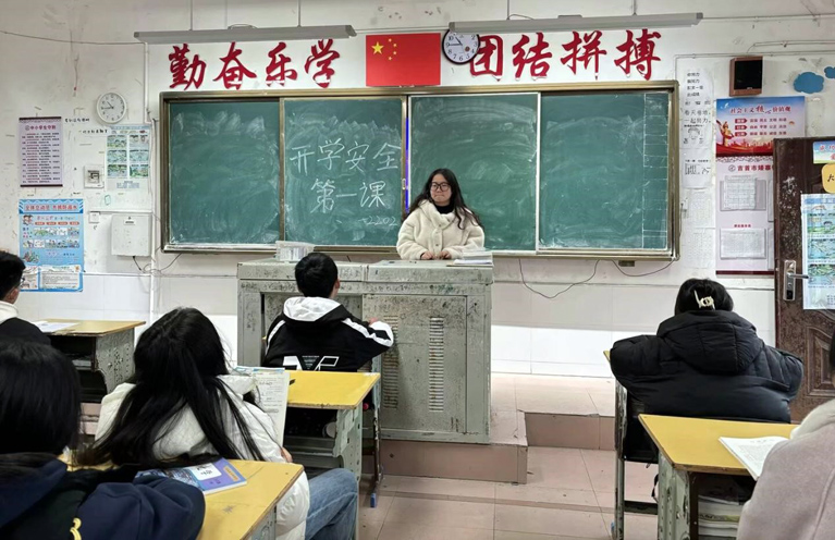 吉首市矮寨镇中学以“安全教育”开启开学第一课，筑牢校园安全防线