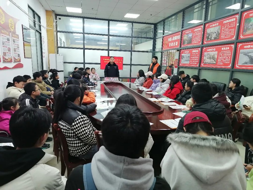 贵阳市花溪区黄河路街道关工委开展助力青少年茁壮成长宣传活动