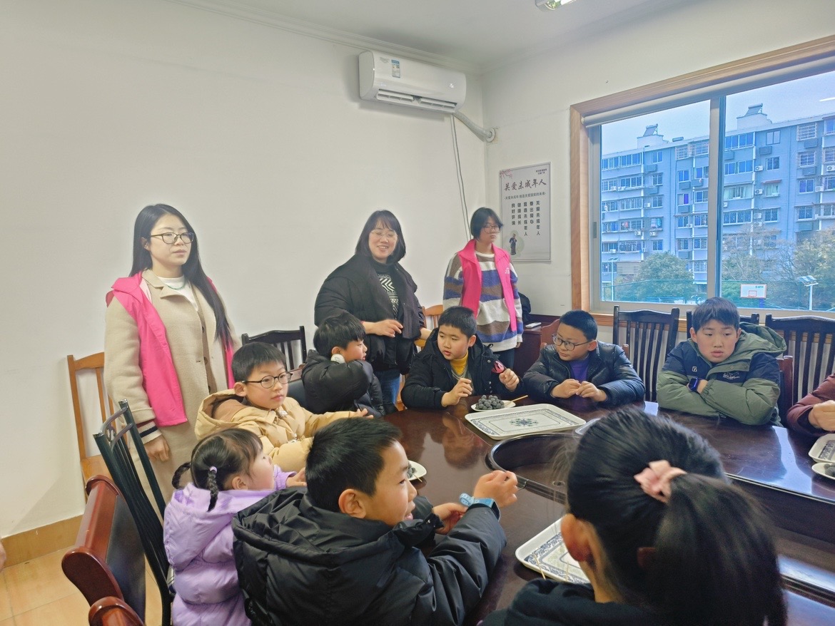 浙江省宁波市奉化区锦屏街道南门社区开展“老少同乐庆元宵”汤圆制作活动