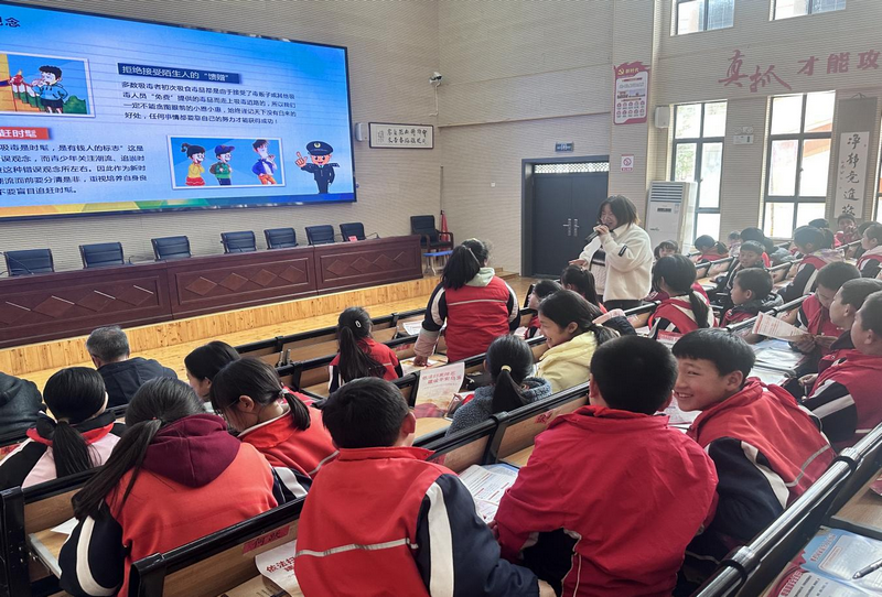 贵州省贵阳市乌当区下坝镇关工委进校园开展禁毒宣传