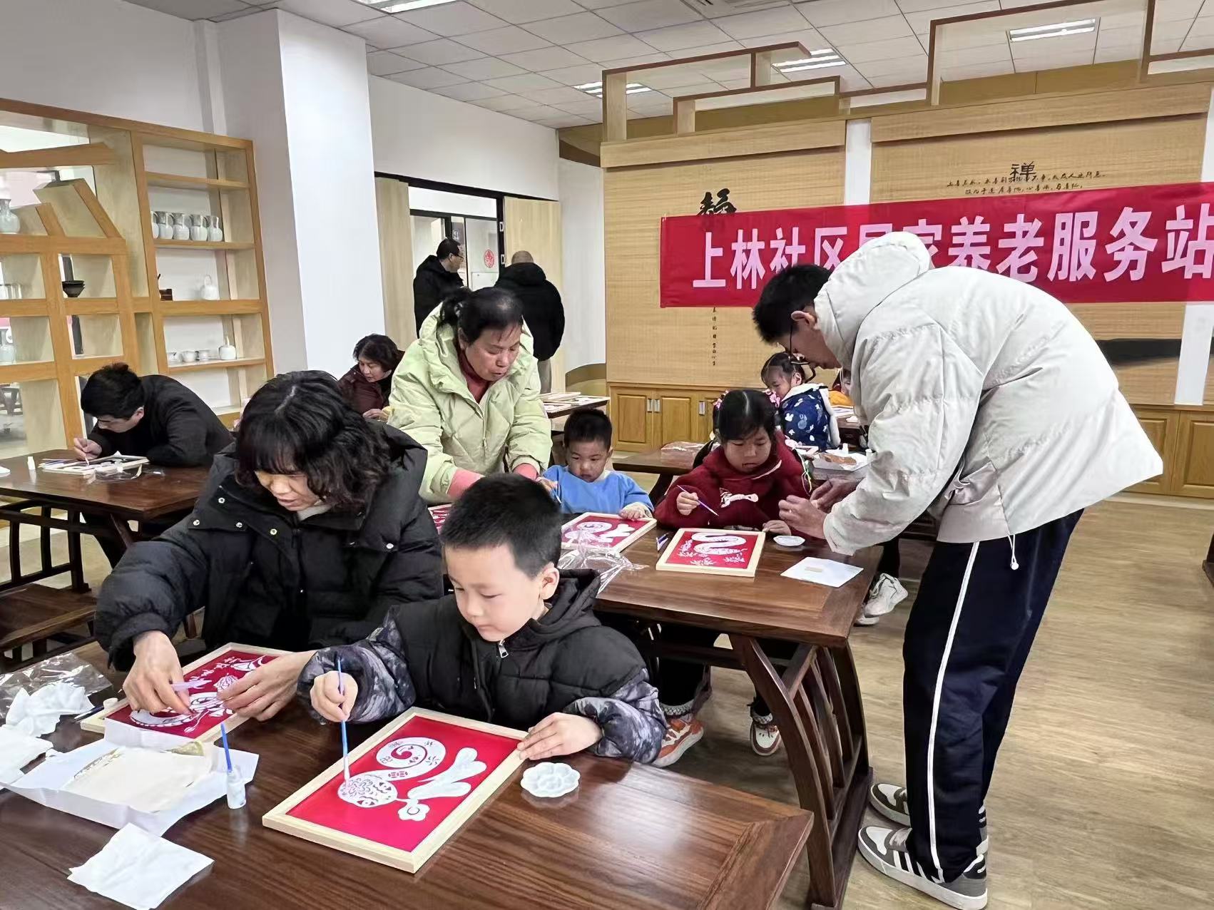 浙江省宁波市奉化区岳林街道上林社区关工委开展“团圆良宵  金箔贴画”主题活动