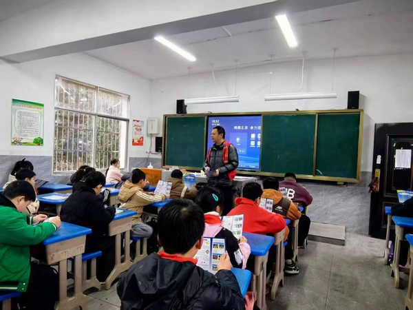 贵州省贵阳市乌当区新场镇关工委：强化青少年法治教育 敲响“禁毒”警钟