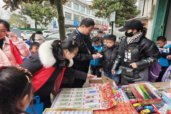 贵州省贵阳市乌当区水田镇关工委联合多部门开展校园周边环境卫生整治