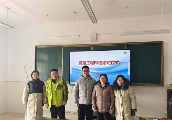 青蓝结对育桃李，教育薪火永相传——江苏省徐州市铜山区汉王镇虎腰小学关工委开展“青蓝工程”师徒结对活动