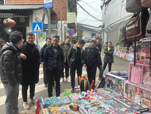 四川自贡市富顺县骑龙镇多部门联合开展校园周边“扫黄打非”检查