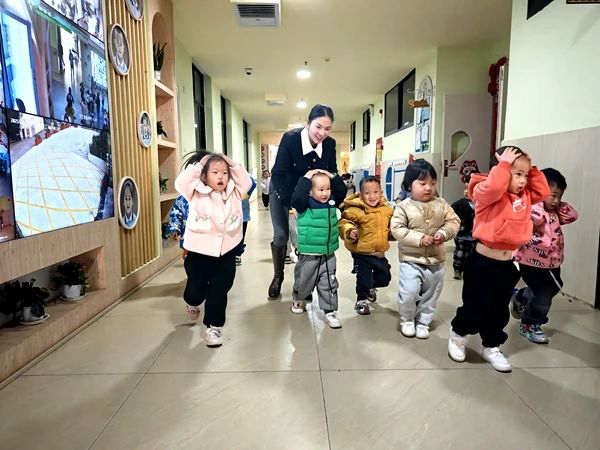 地“震”不慌、安全“童”行——四川省凉山州宁南县机关幼儿园关工委开展2025年春季开学地震应急演练活动