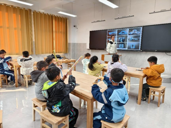 江西省新余市仙女湖区第二小学关工委开展“七巧”“魔尺”创意实践活动