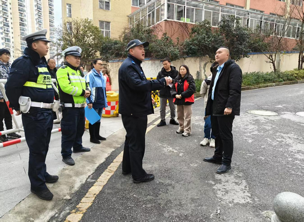 贵州省贵阳市乌当区高新路街道联合多部门联合行动共筑校园“安全网”