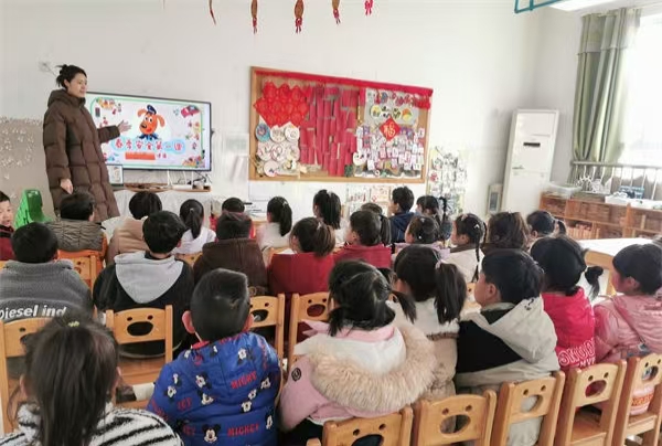 向阳而生，安全“童”行——江苏省徐州市铜山区汉王镇中心幼儿园关工委上好开学安全教育第一课