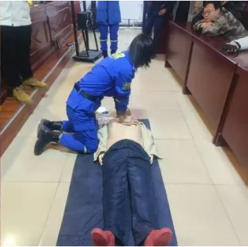 黑龙江省牡丹江市宁安市石岩镇关工委携手蓝天救援队共筑救援防线