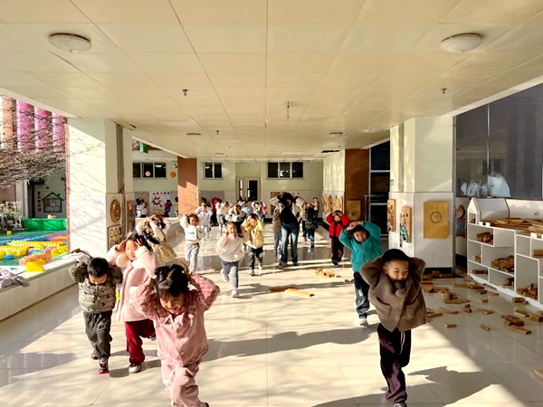 四川省凉山州宁南县第三幼儿园关工委开展防震减灾应急疏散演练