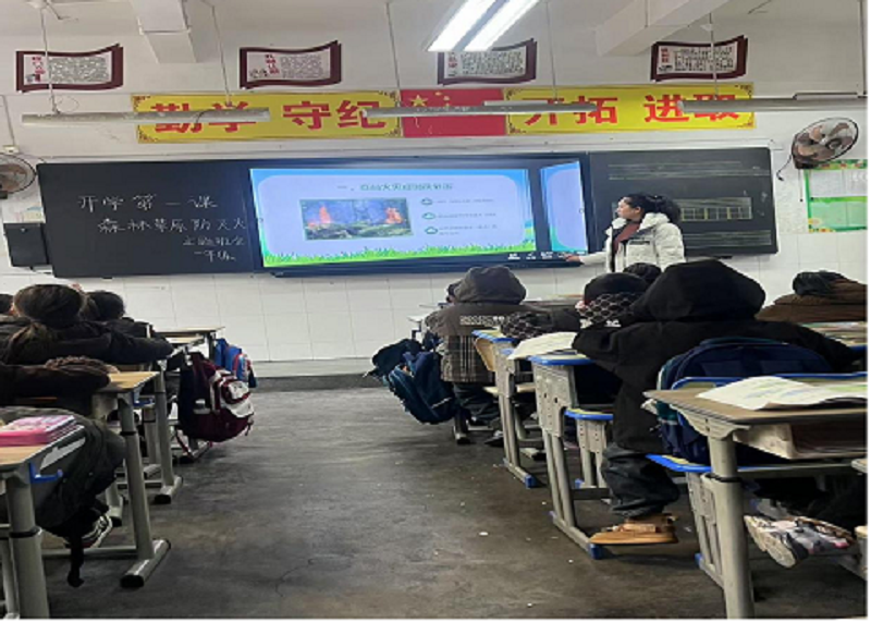 四川省四川省凉山州雷波县关工委联合雷波县千万贯乡中心校开展森林防火知识宣传教育活动