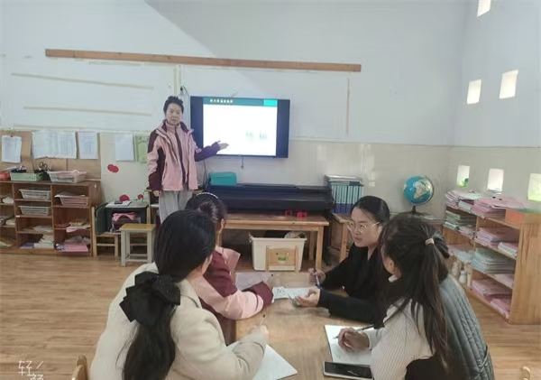 书海沉潜，净涤心尘——江苏省徐州市铜山区汉王镇刘庄幼儿园关工委开展教师读书分享活动