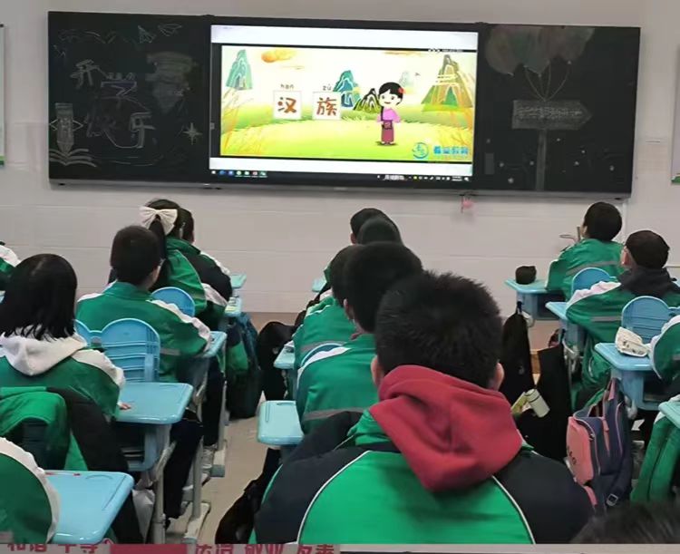 开学第一课 启智新篇章——内蒙古自治区赤峰市翁牛特旗乌丹第二小学关工委 “开学第一课”丰富多彩