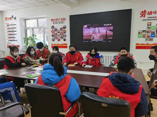 黑龙江省牡丹江市阳明区东风社区关工小组开展“学雷锋 文明实践我先行 基层服务我争先”志愿服务活动