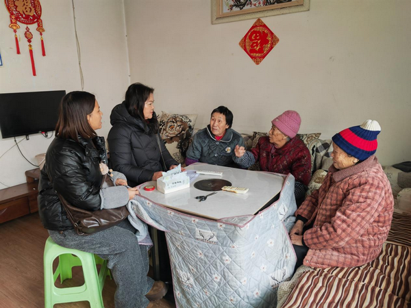 贵州省贵阳市乌当区羊昌镇开展走访“五老”和未成年人活动