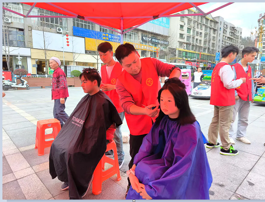 都匀市开展2025年学雷锋志愿服务活动月暨未成年人保护志愿集中示范活动